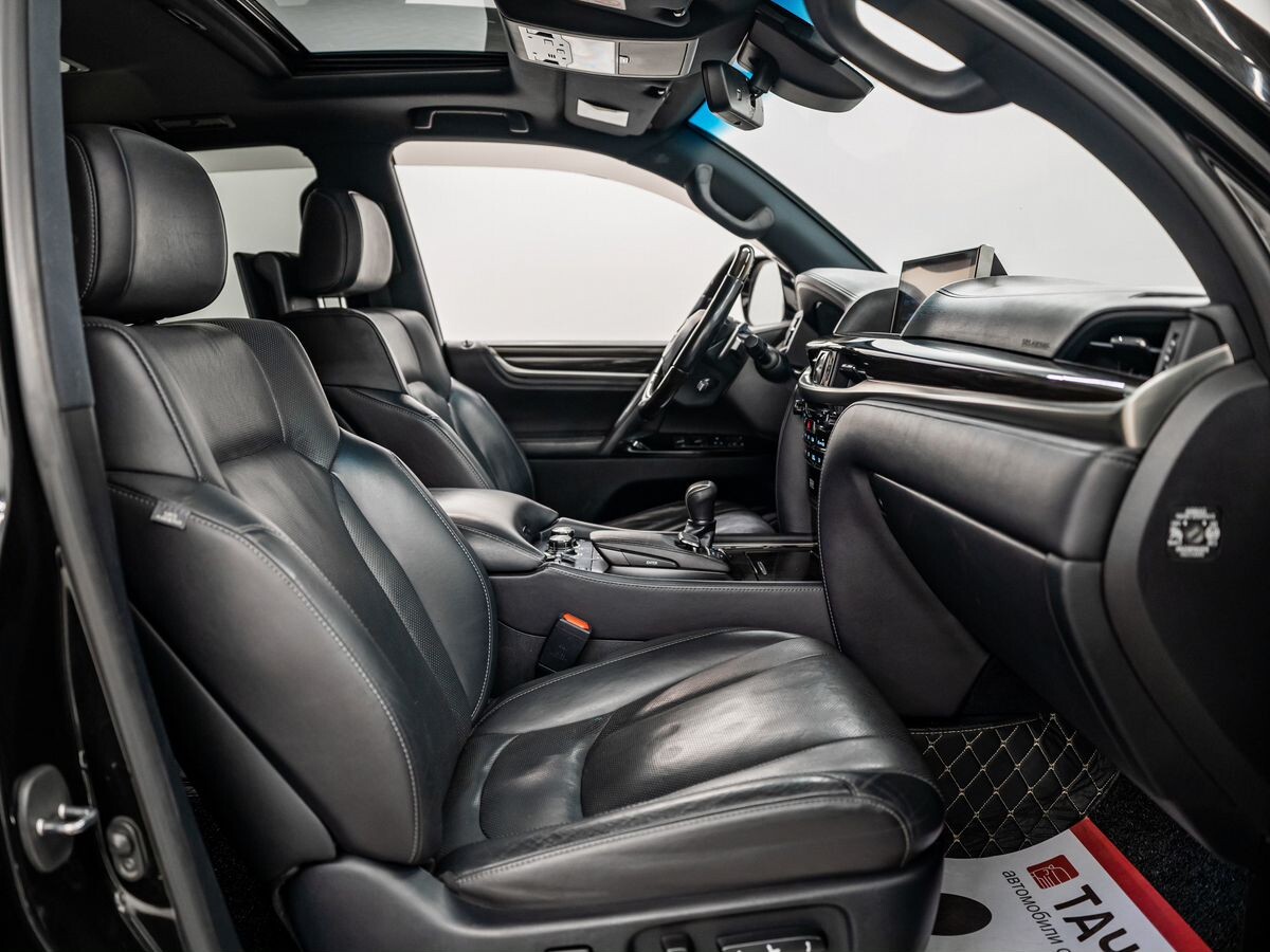 Lexus LX570 2016 - фото автомобиля
