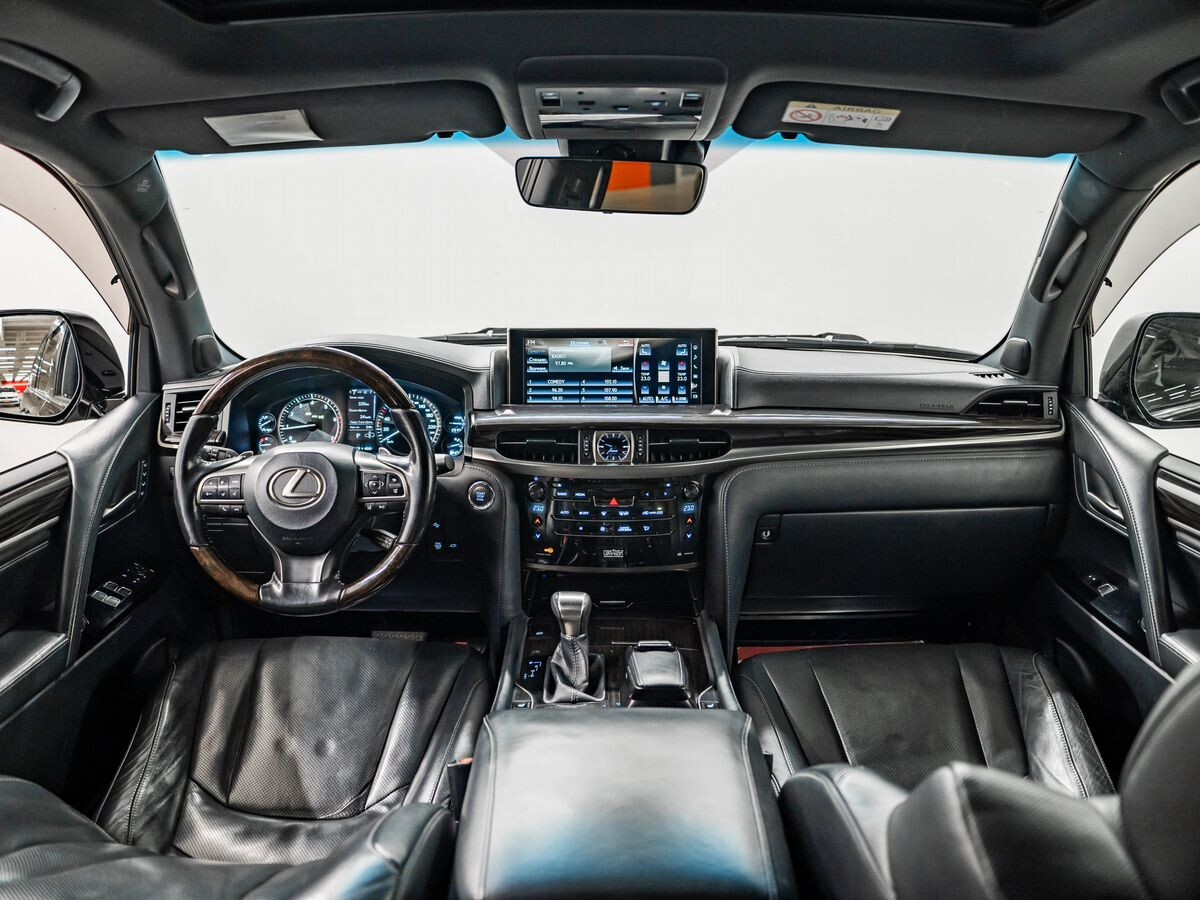 Lexus LX570 2016 - фото автомобиля