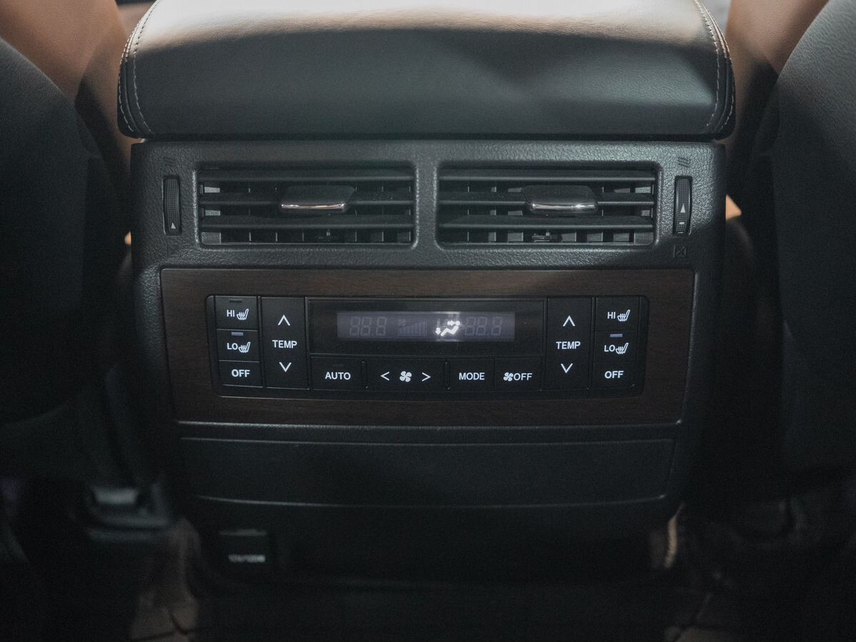 Toyota Land Cruiser 2018 - фото автомобиля