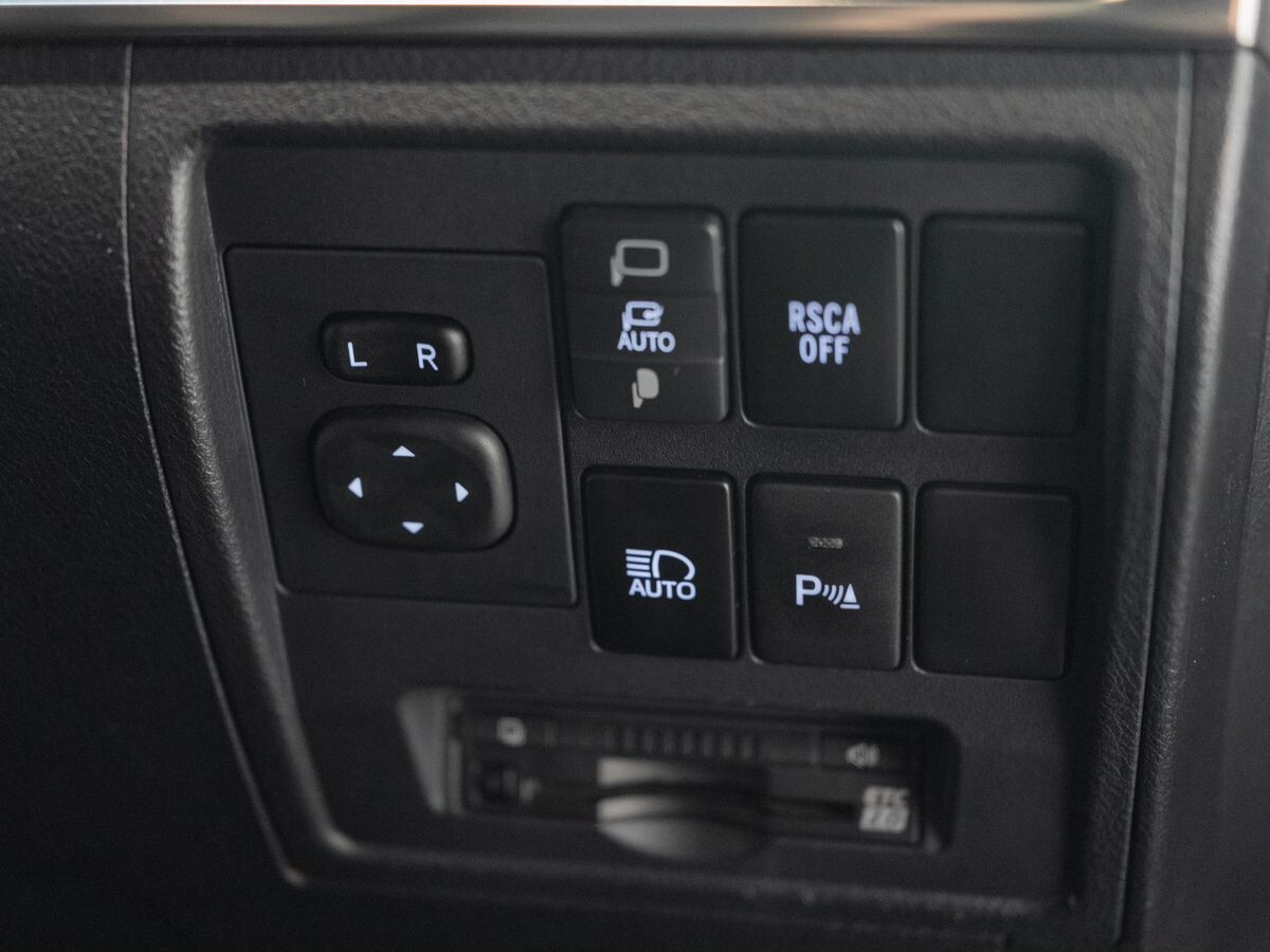 Toyota Land Cruiser 2018 - фото автомобиля