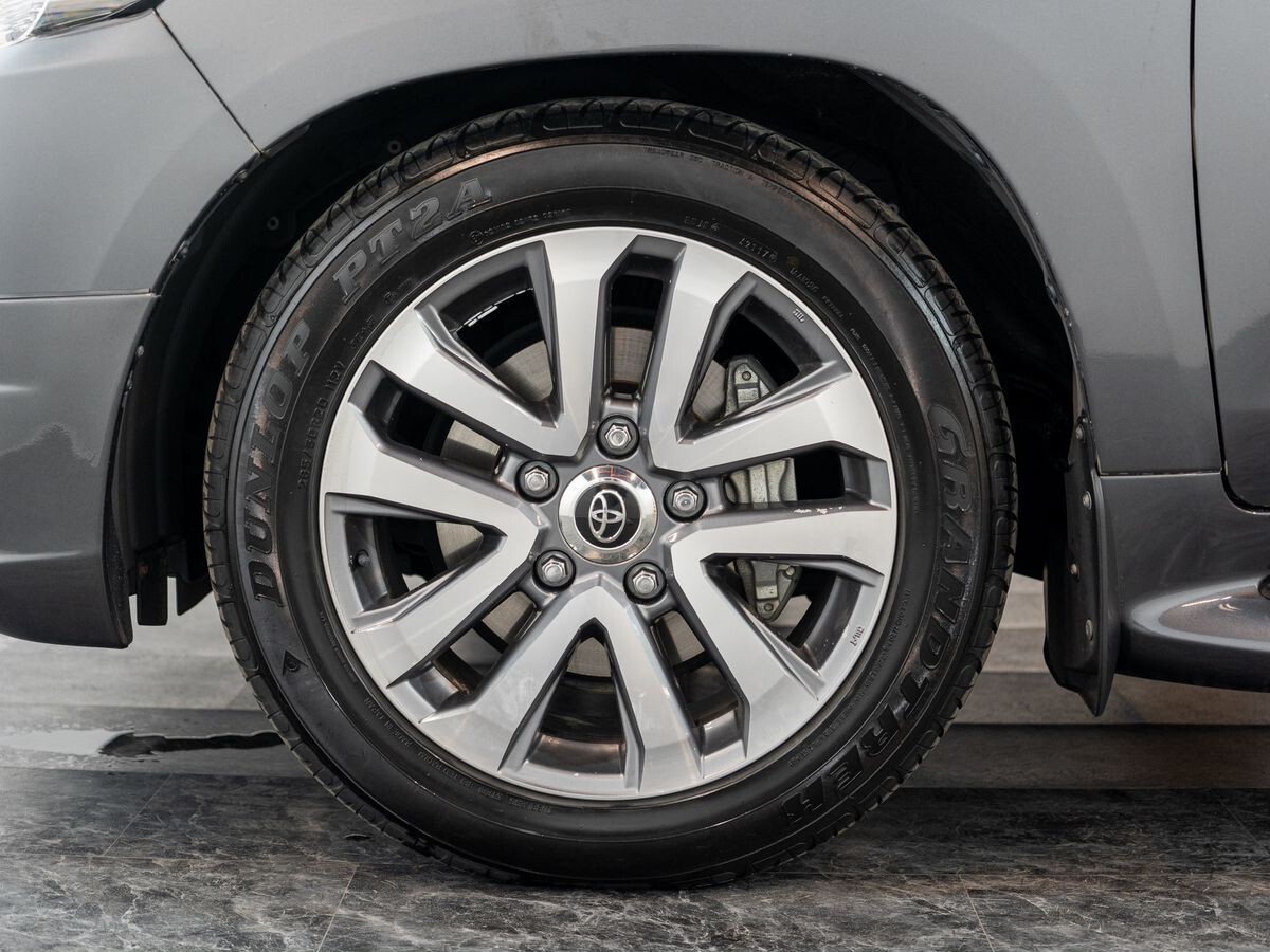 Toyota Land Cruiser 2018 - фото автомобиля