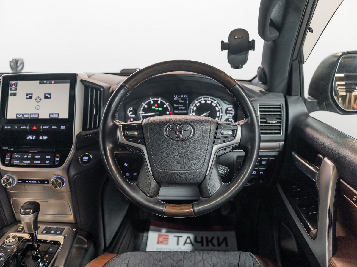 Toyota Land Cruiser 2018 - фото автомобиля