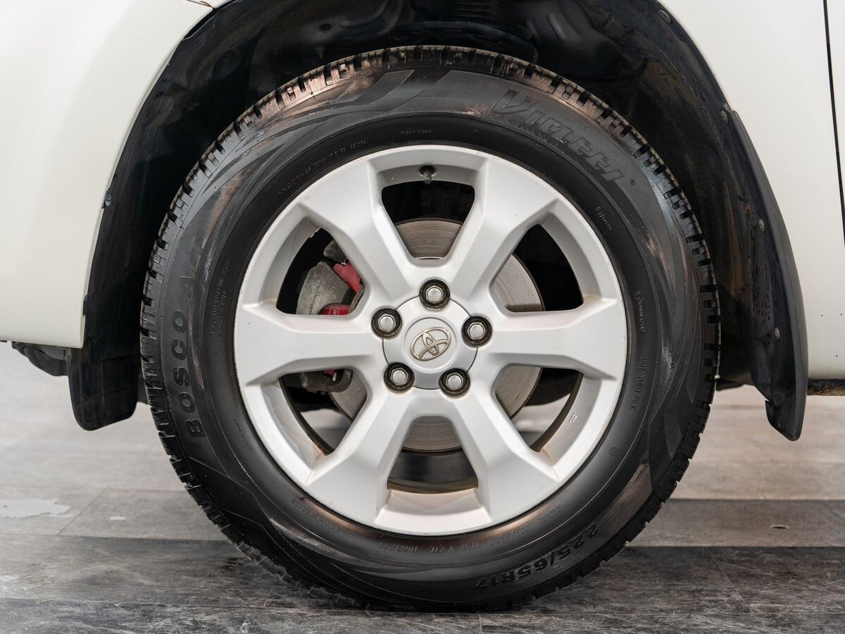 Toyota RAV4 2011 - фото автомобиля