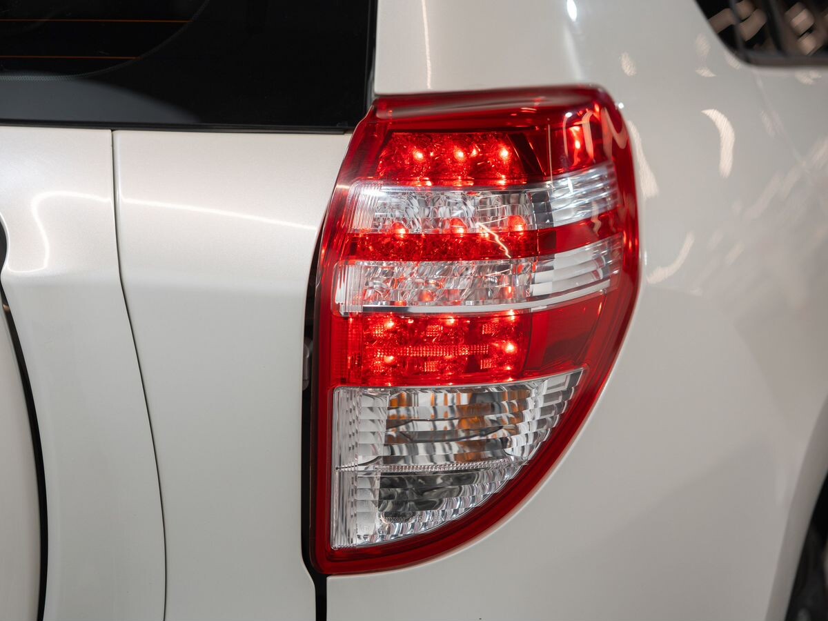 Toyota RAV4 2011 - фото автомобиля
