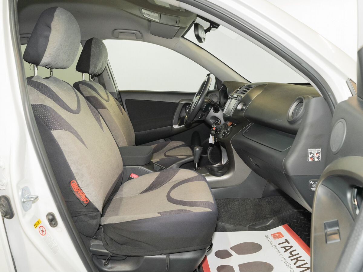 Toyota RAV4 2011 - фото автомобиля