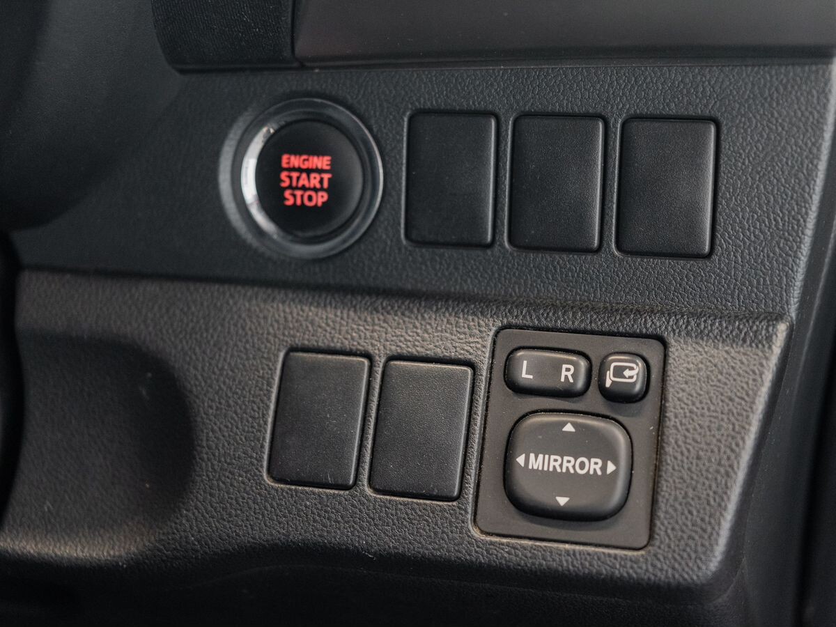 Toyota Ractis 2011 - фото автомобиля