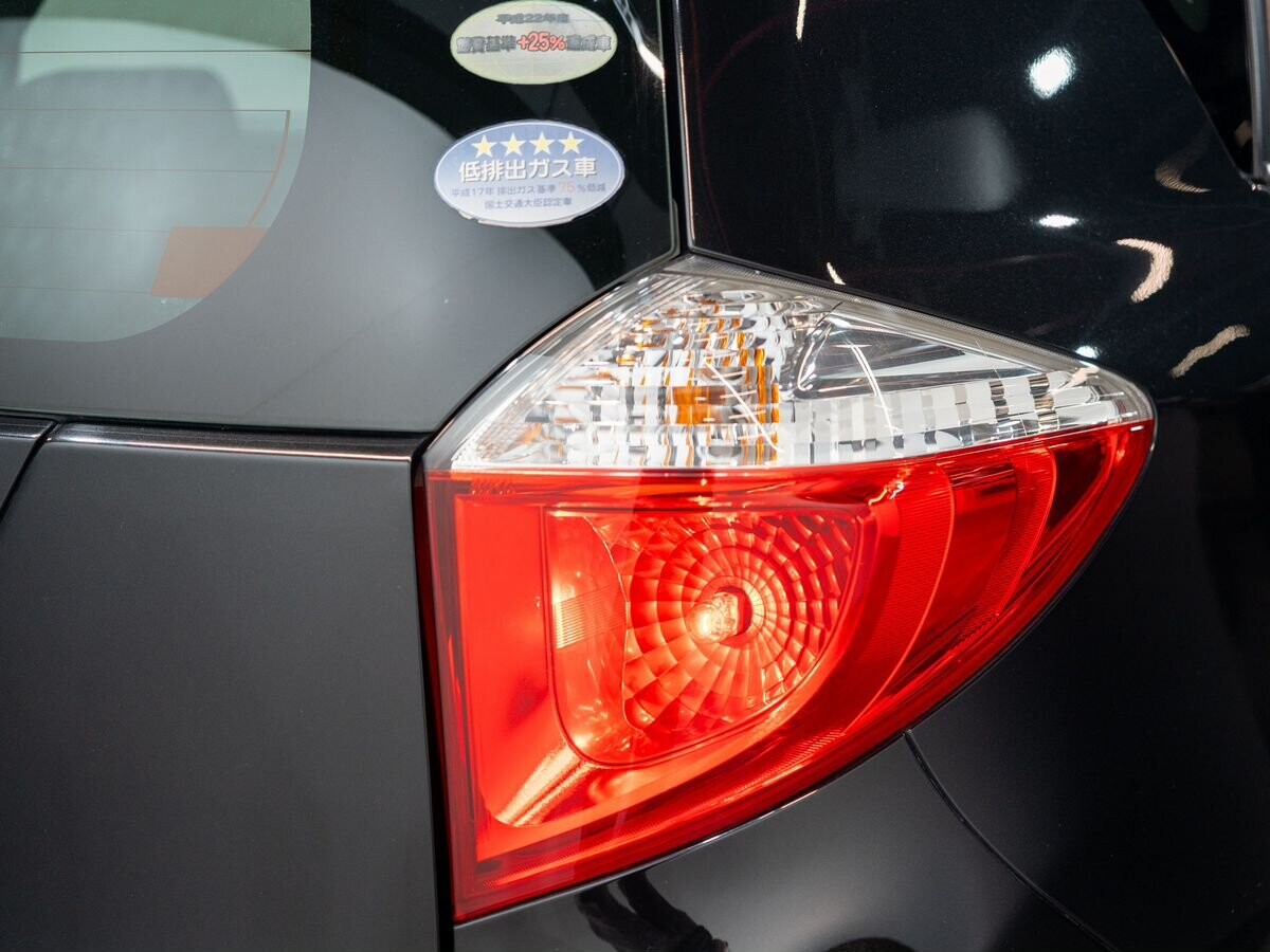 Toyota Ractis 2011 - фото автомобиля