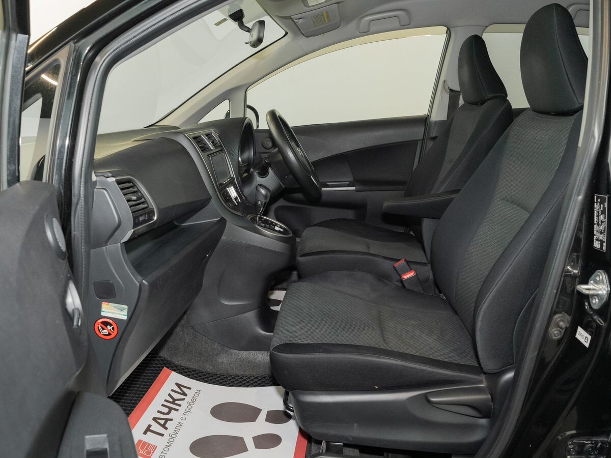 Toyota Ractis 2011 - фото автомобиля