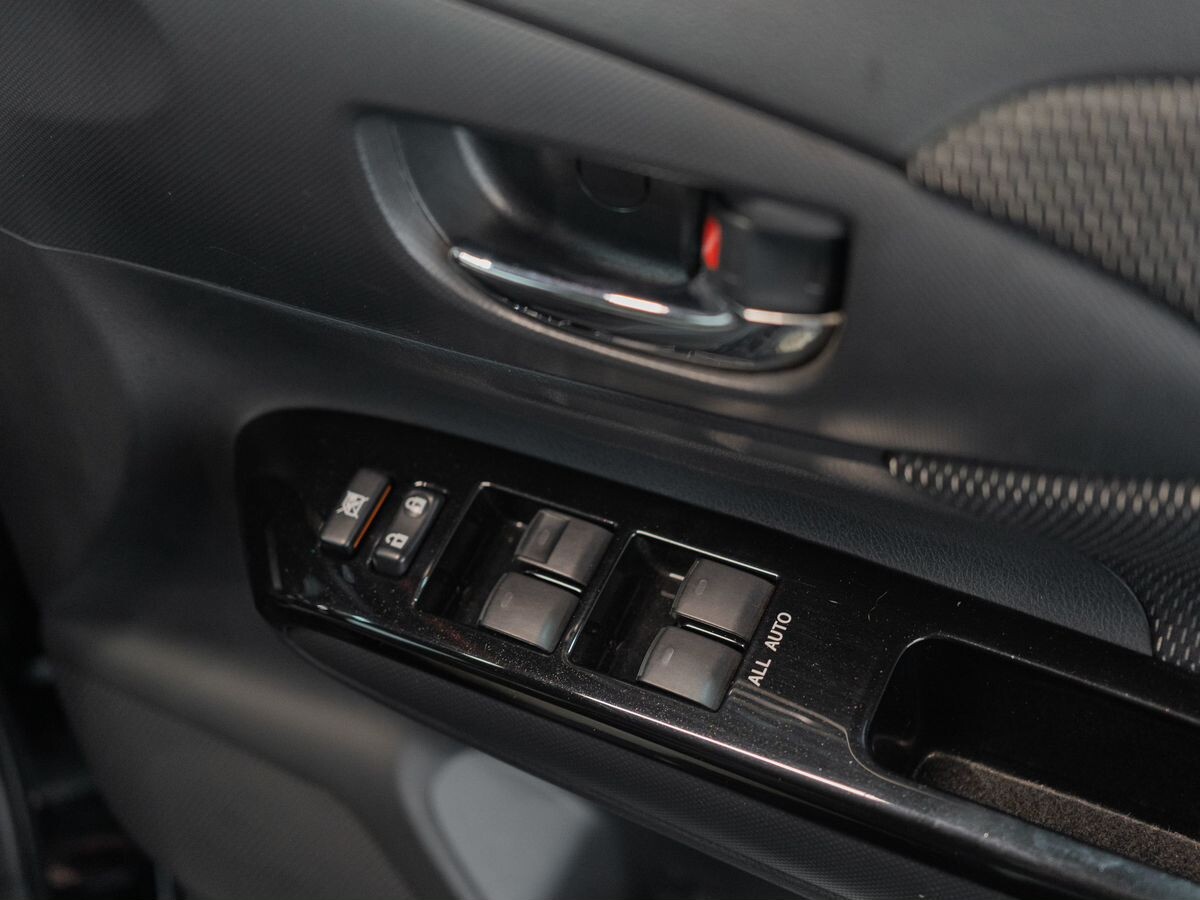 Toyota Wish 2014 - фото автомобиля