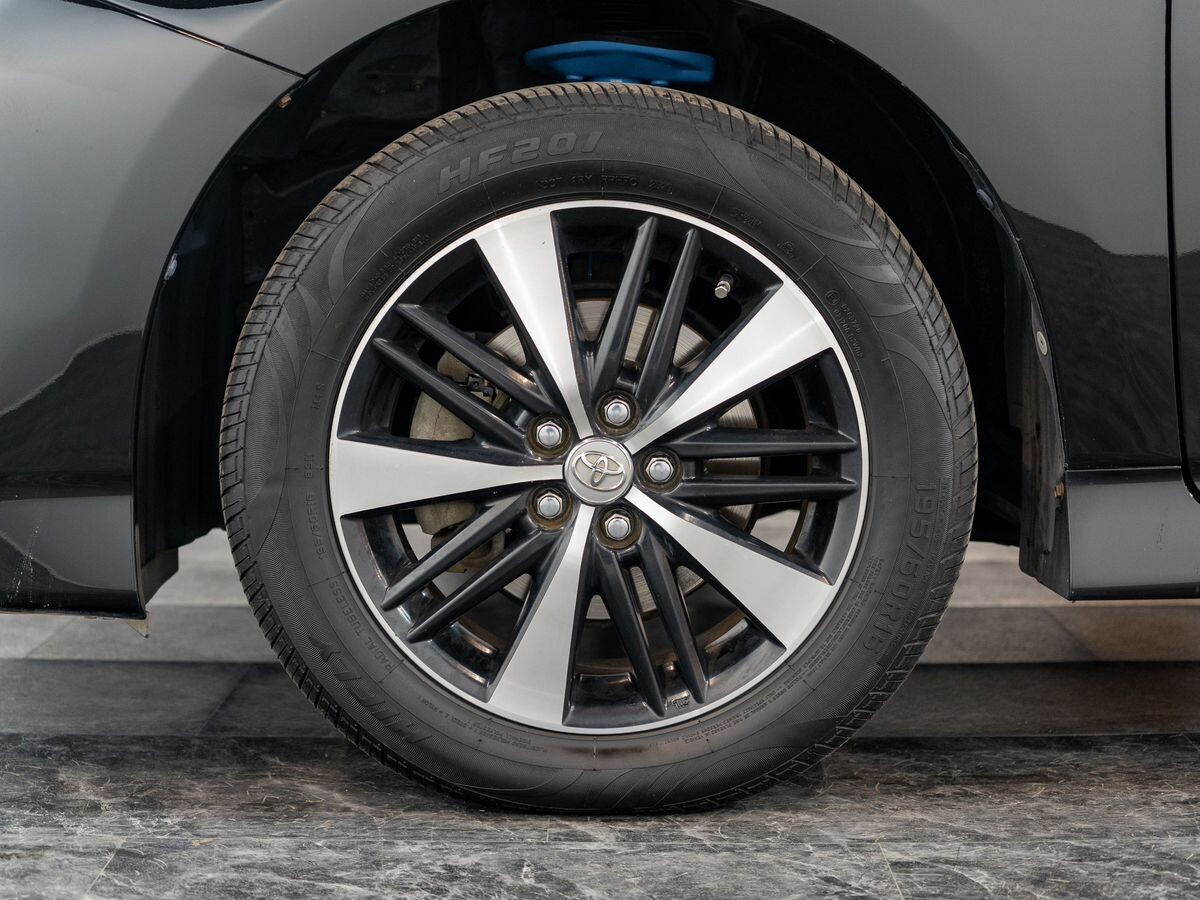 Toyota Wish 2014 - фото автомобиля