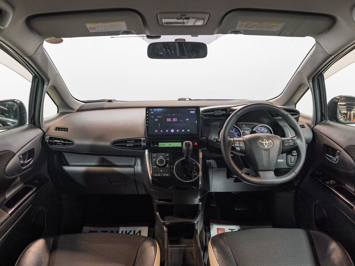 Toyota Wish 2014 - фото автомобиля