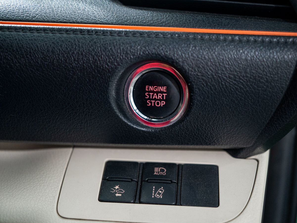 Toyota Sienta 2015 - фото автомобиля