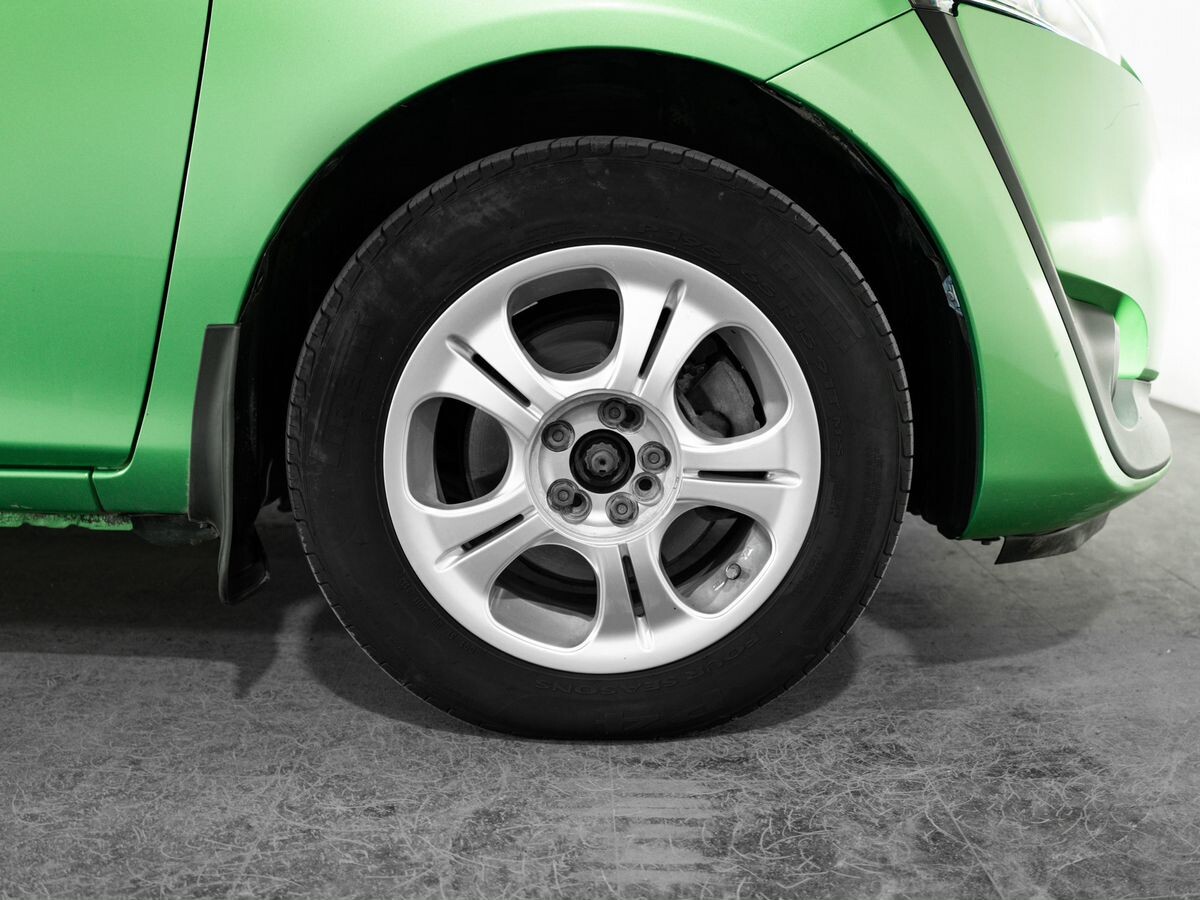Toyota Sienta 2015 - фото автомобиля