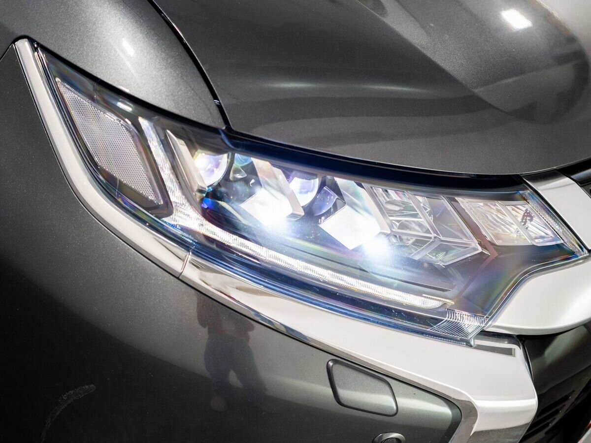 Mitsubishi Outlander 2019 - фото автомобиля
