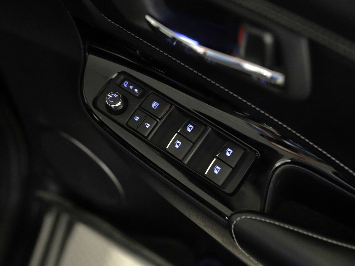 Toyota Harrier 2020 - фото автомобиля