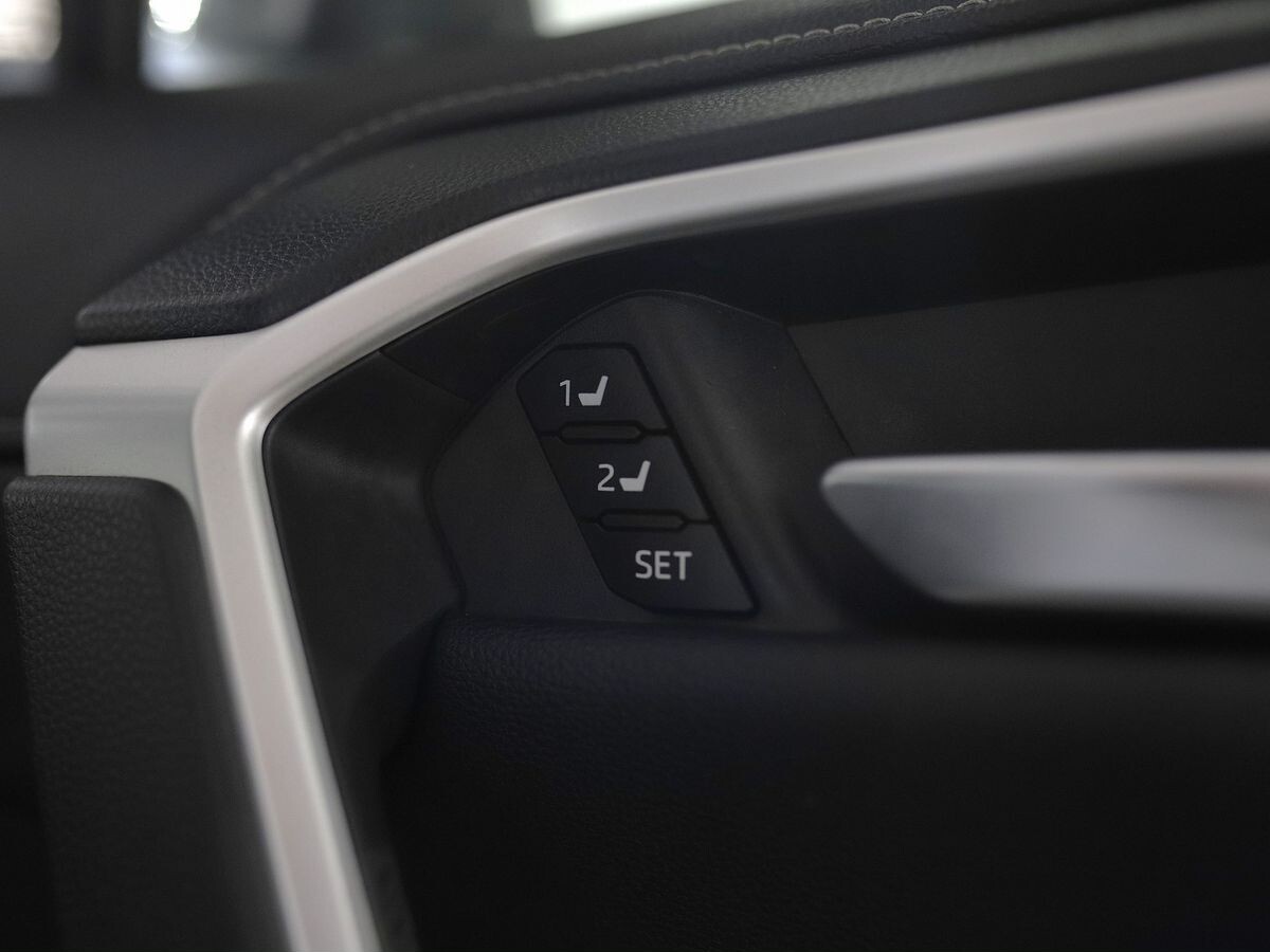 Toyota RAV4 2019 - фото автомобиля