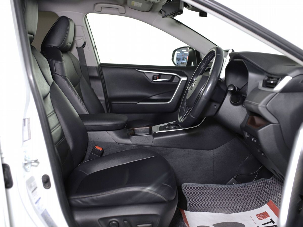 Toyota RAV4 2019 - фото автомобиля