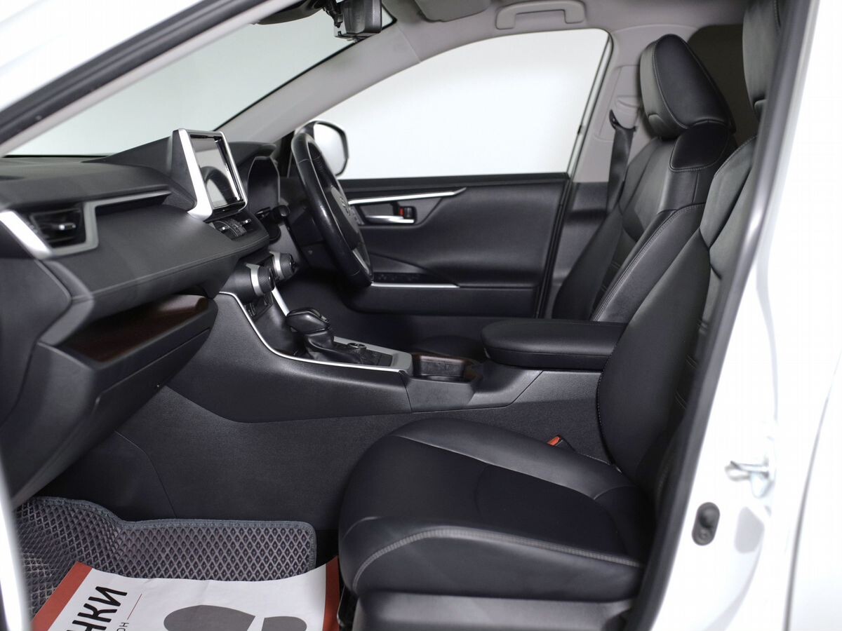 Toyota RAV4 2019 - фото автомобиля