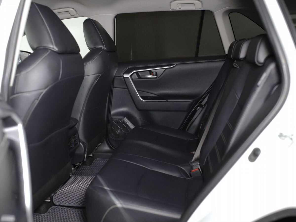 Toyota RAV4 2019 - фото автомобиля
