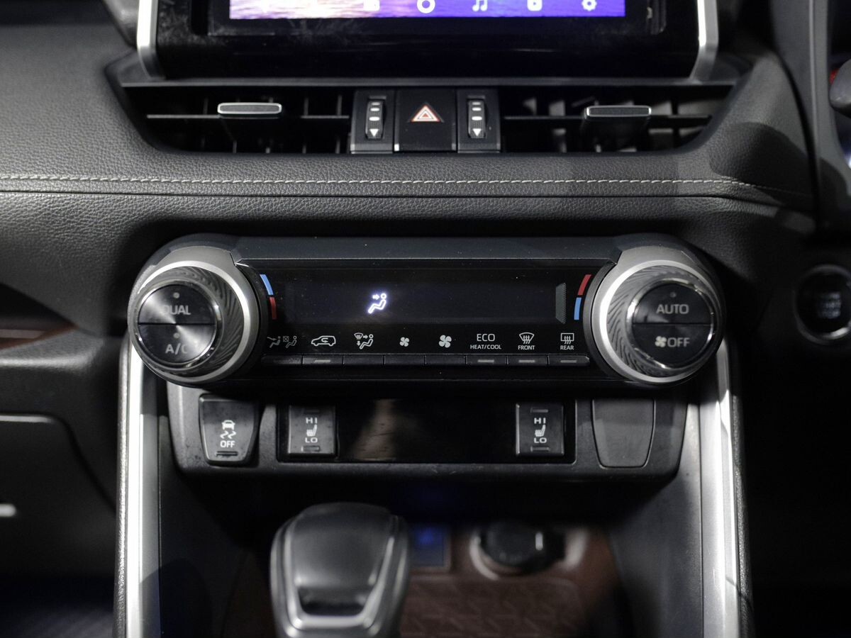 Toyota RAV4 2019 - фото автомобиля