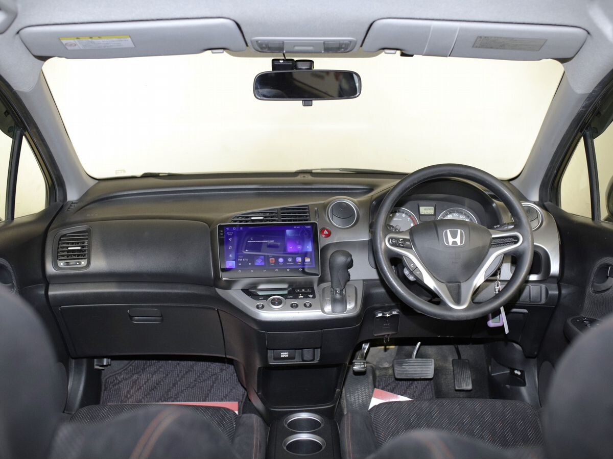 Honda Stream 2010 - фото автомобиля