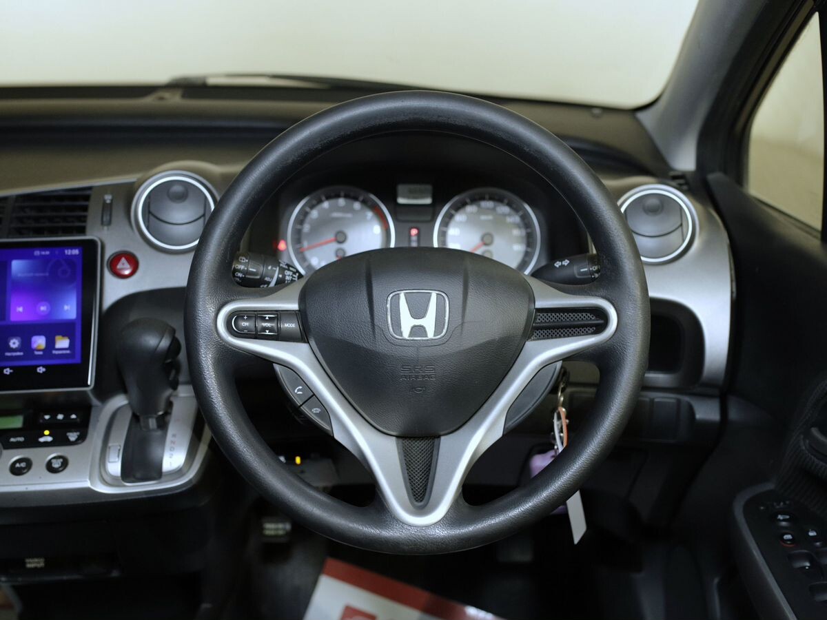 Honda Stream 2010 - фото автомобиля