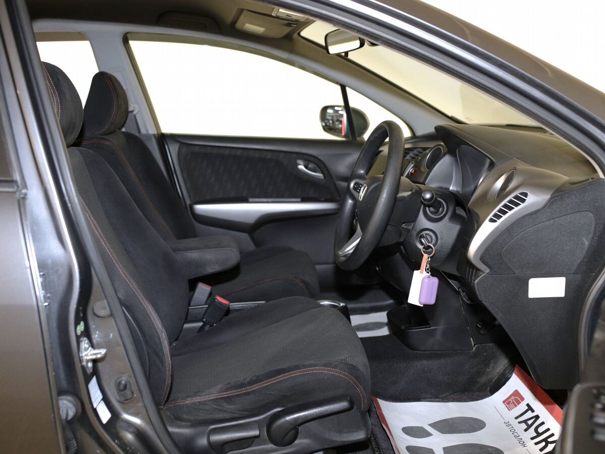 Honda Stream 2010 - фото автомобиля