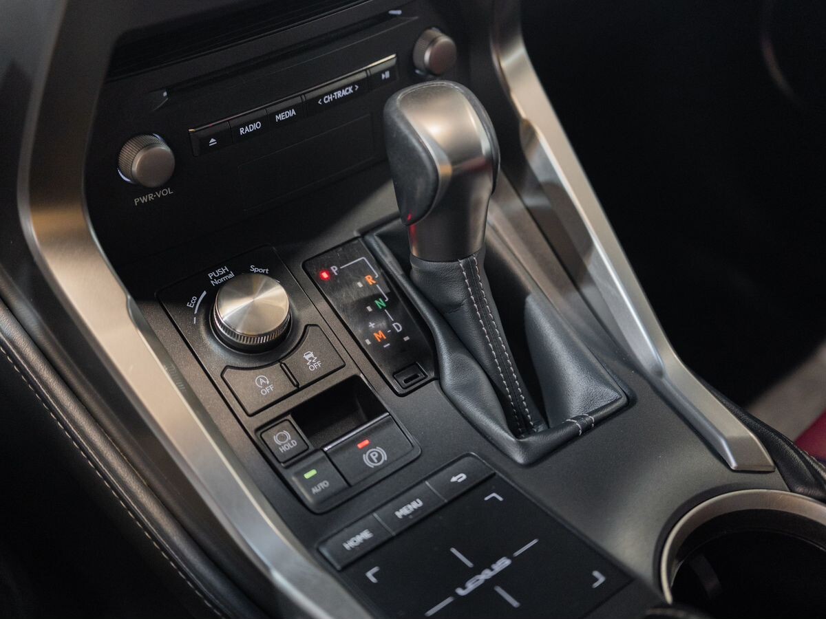 Lexus NX200 2017 - фото автомобиля