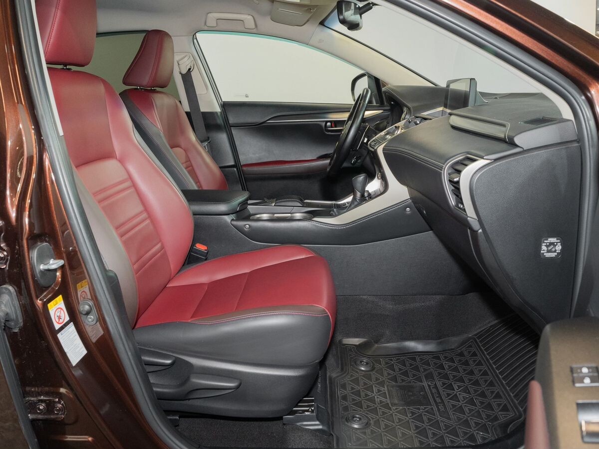 Lexus NX200 2017 - фото автомобиля