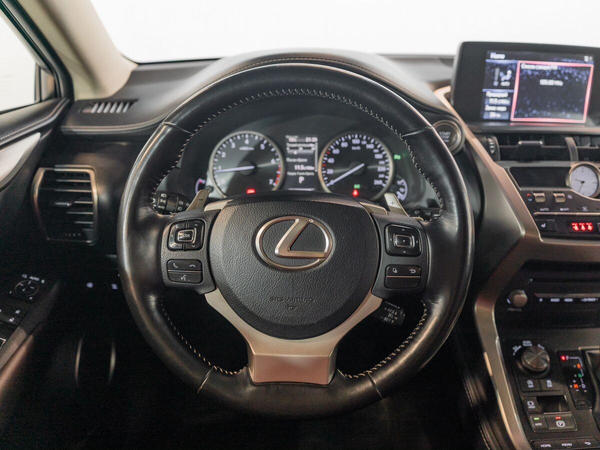 Lexus NX200 2017 - фото автомобиля