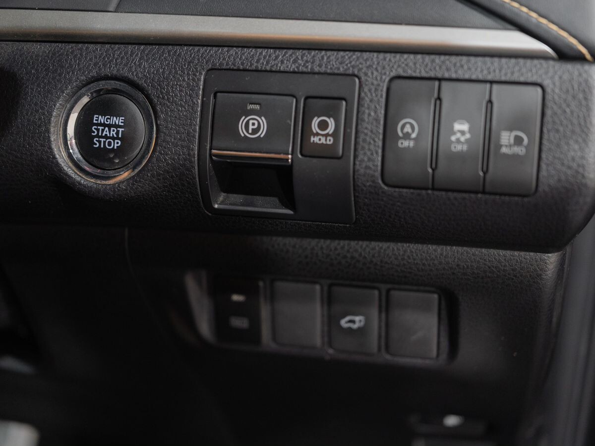 Toyota Harrier 2020 - фото автомобиля