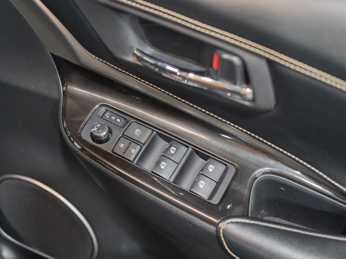 Toyota Harrier 2020 - фото автомобиля