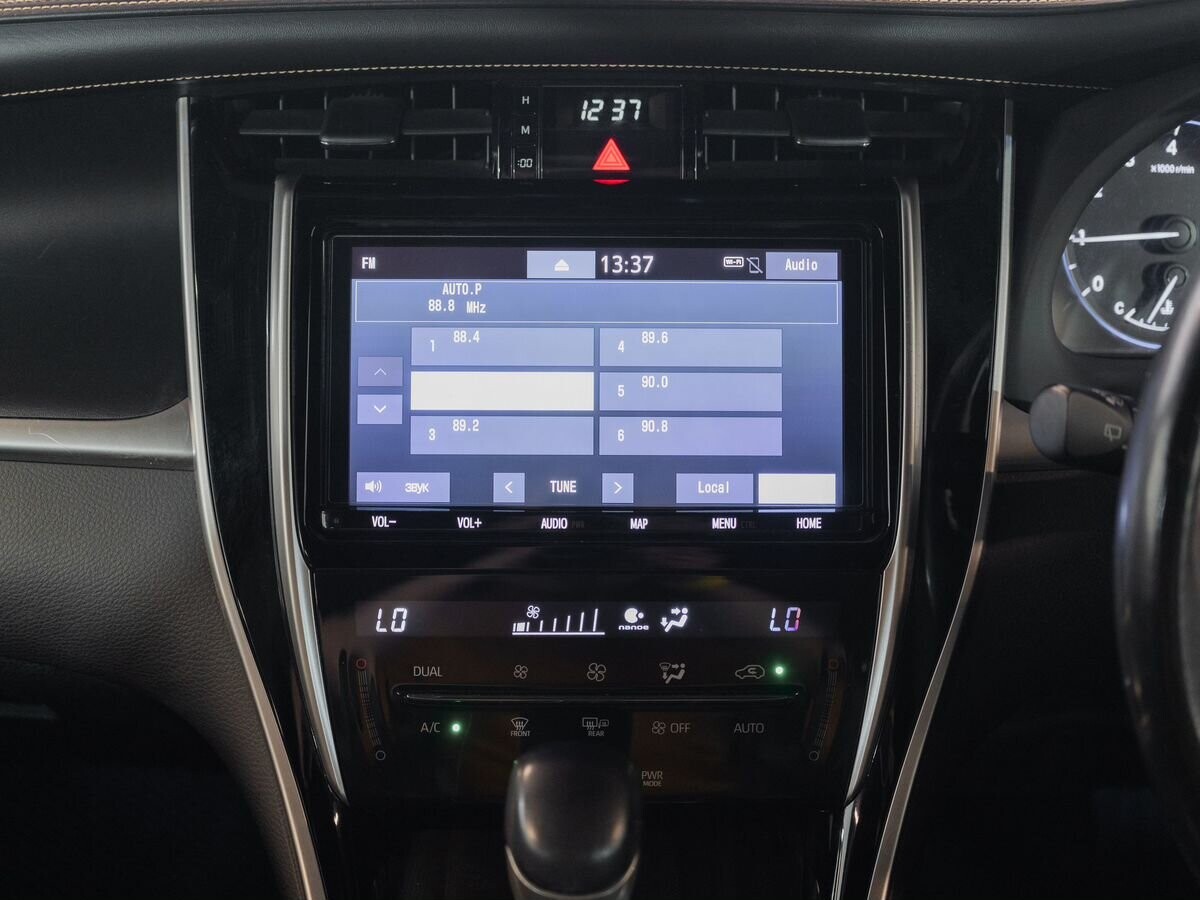 Toyota Harrier 2020 - фото автомобиля