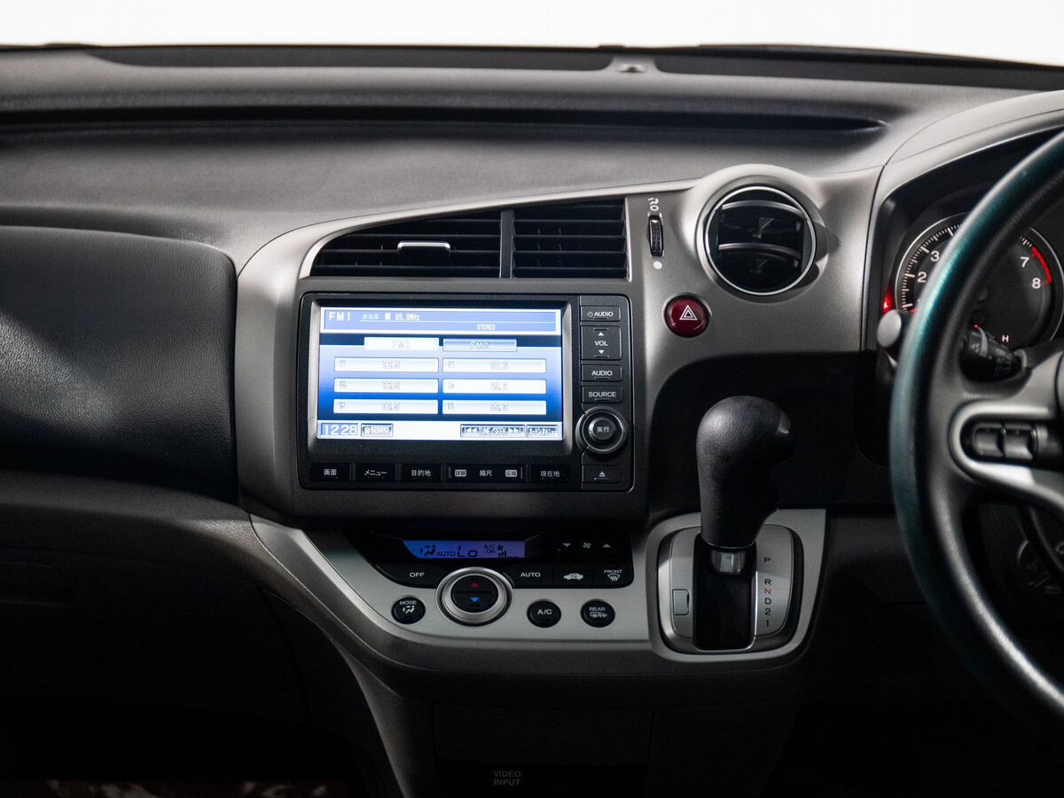 Honda Stream 2011 - фото автомобиля