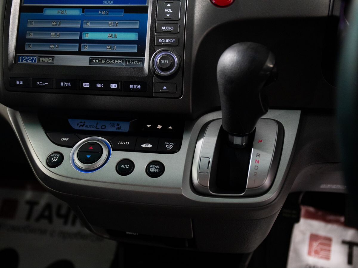Honda Stream 2011 - фото автомобиля
