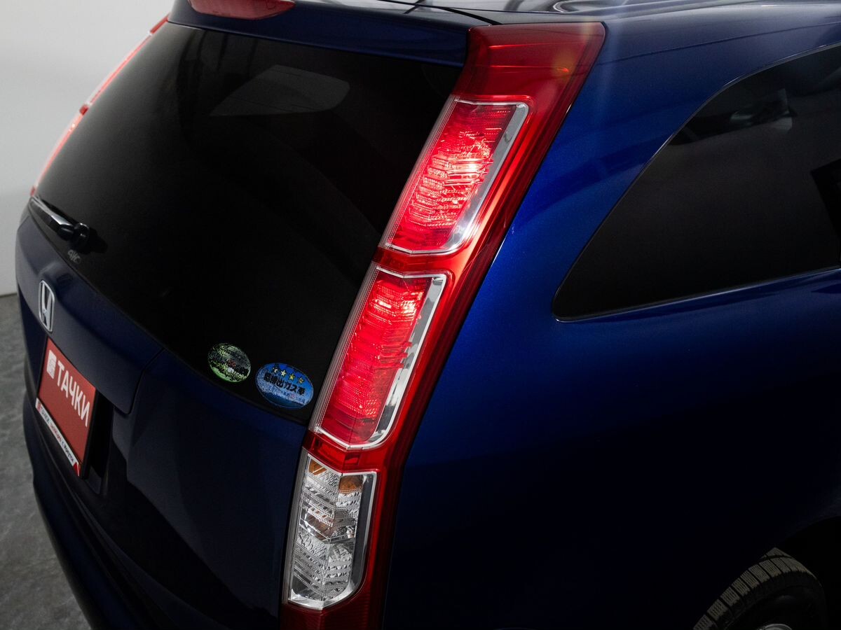Honda Stream 2011 - фото автомобиля