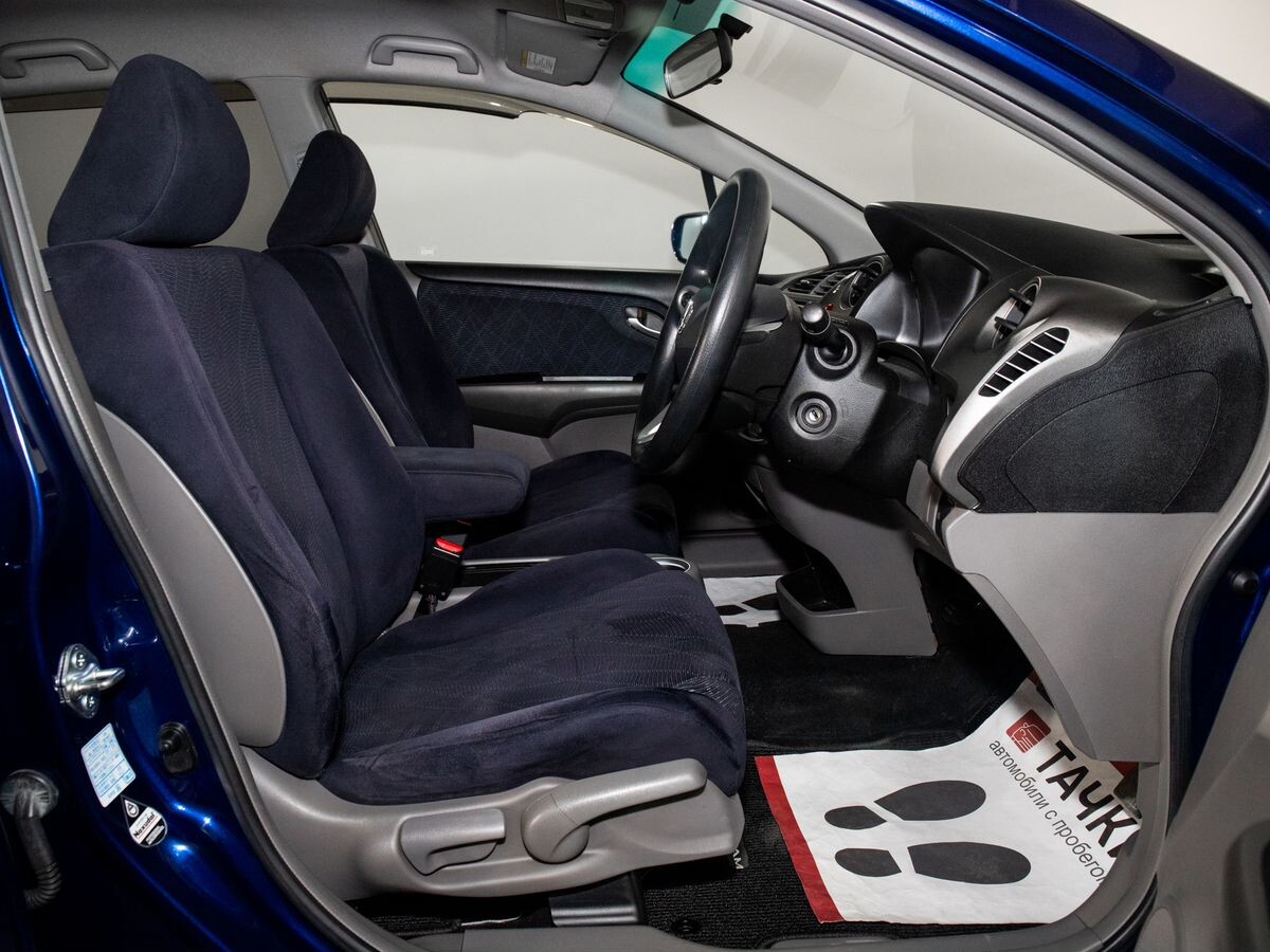 Honda Stream 2011 - фото автомобиля
