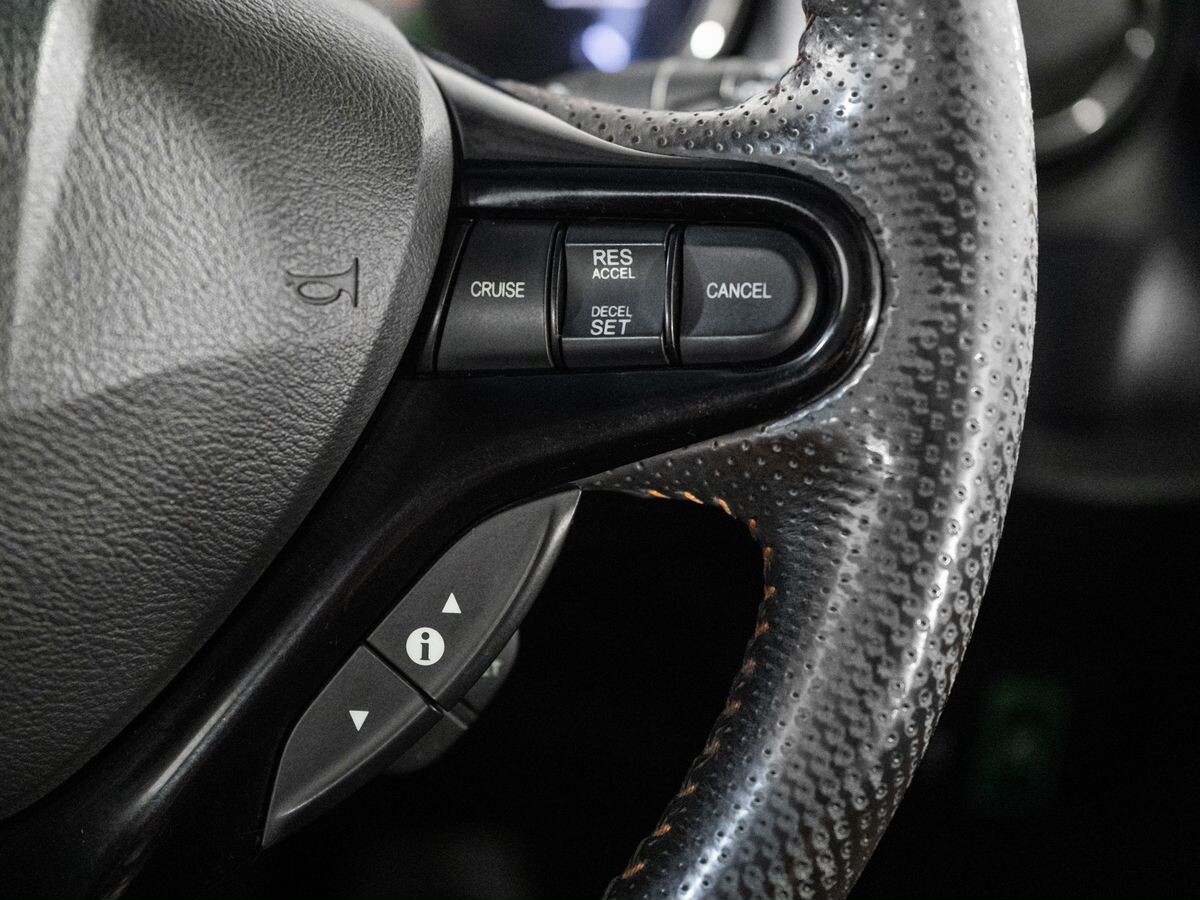Honda Fit Shuttle 2012 - фото автомобиля