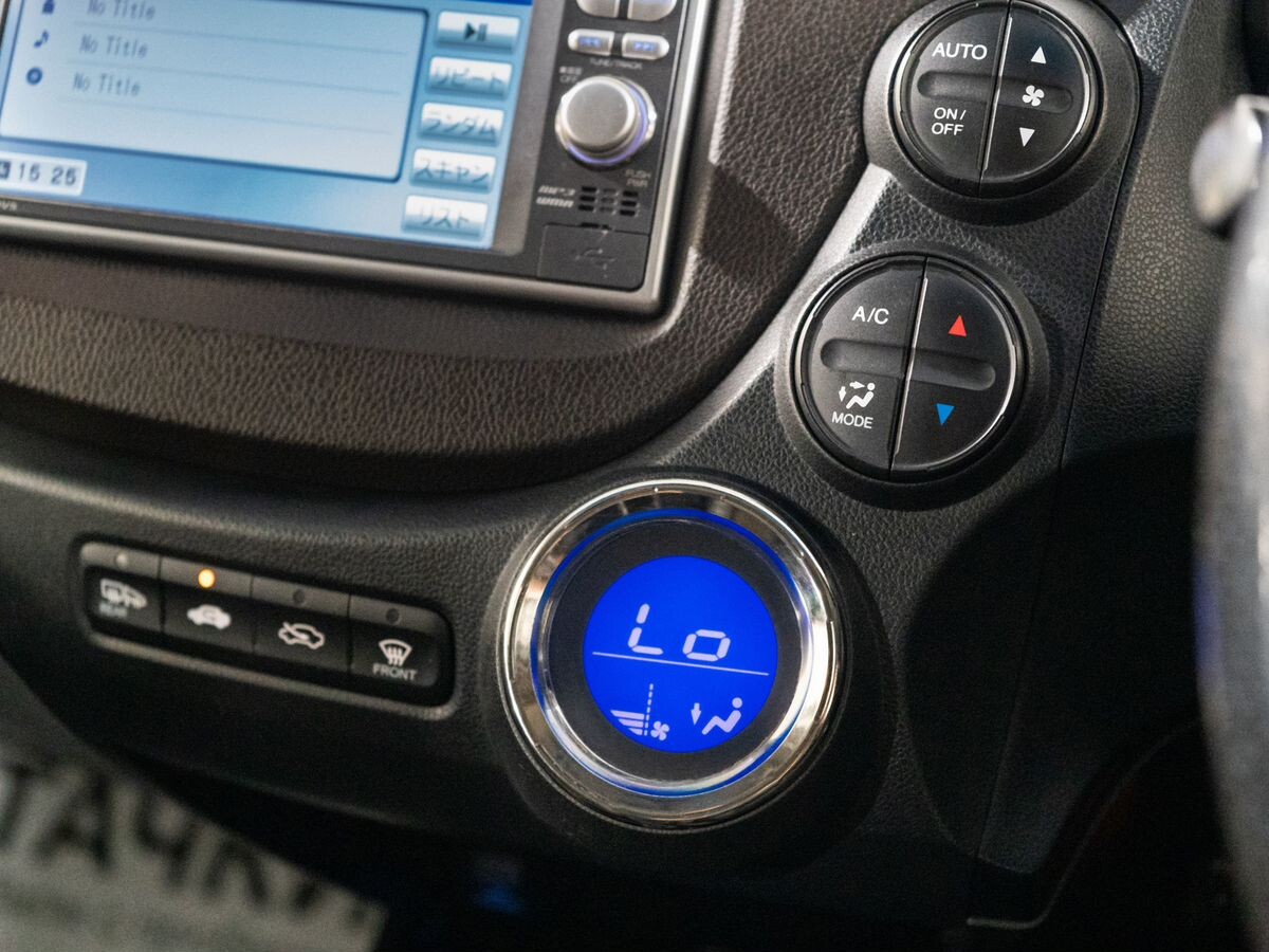 Honda Fit Shuttle 2012 - фото автомобиля