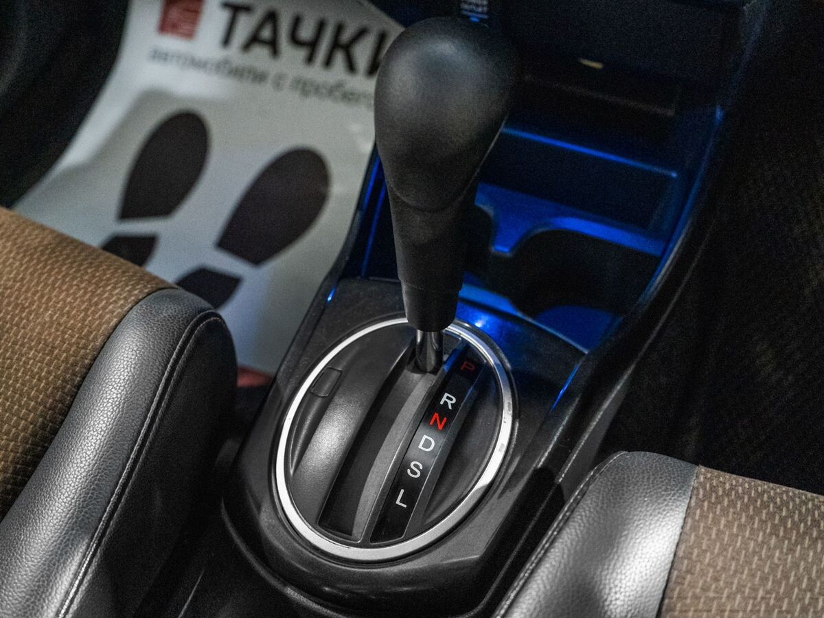 Honda Fit Shuttle 2012 - фото автомобиля