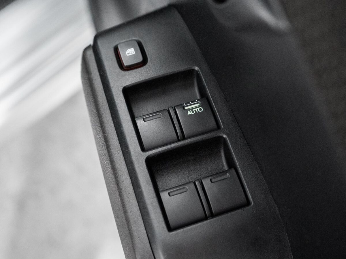 Honda Fit Shuttle 2012 - фото автомобиля