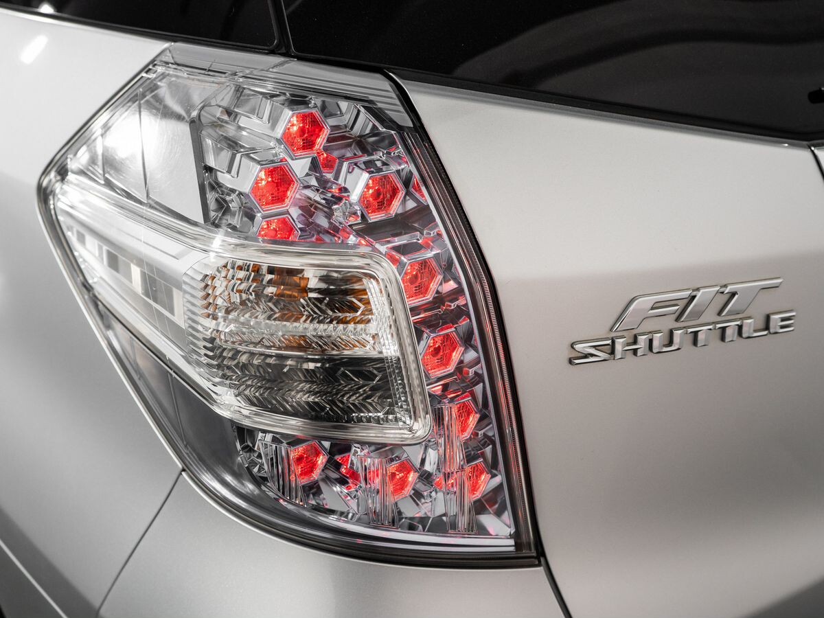 Honda Fit Shuttle 2012 - фото автомобиля