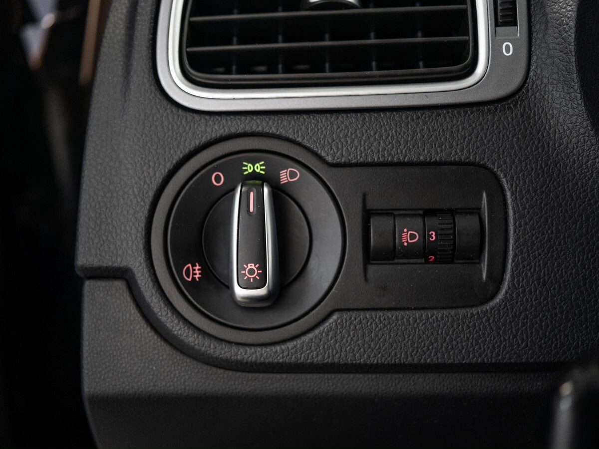 Volkswagen Polo 2016 - фото автомобиля