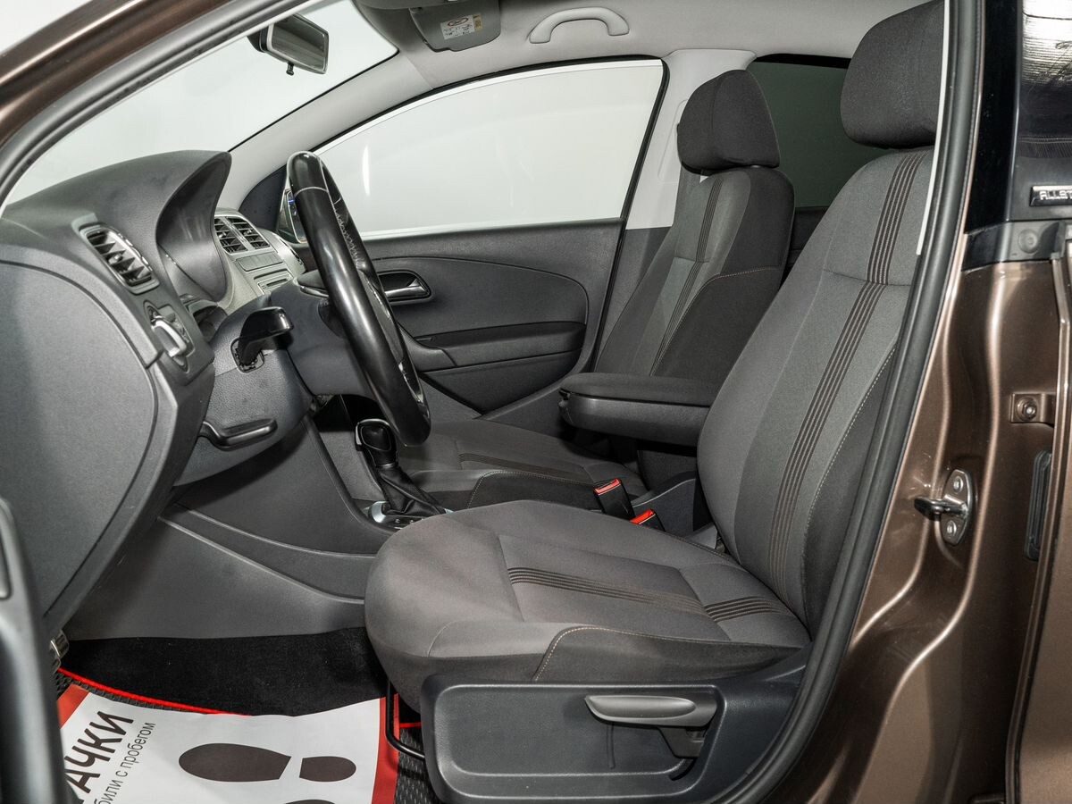 Volkswagen Polo 2016 - фото автомобиля