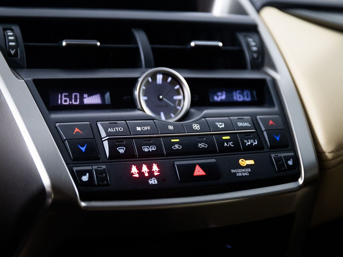 Lexus NX200 2015 - фото автомобиля