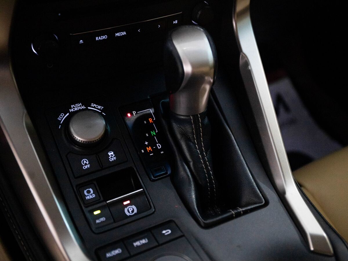 Lexus NX200 2015 - фото автомобиля
