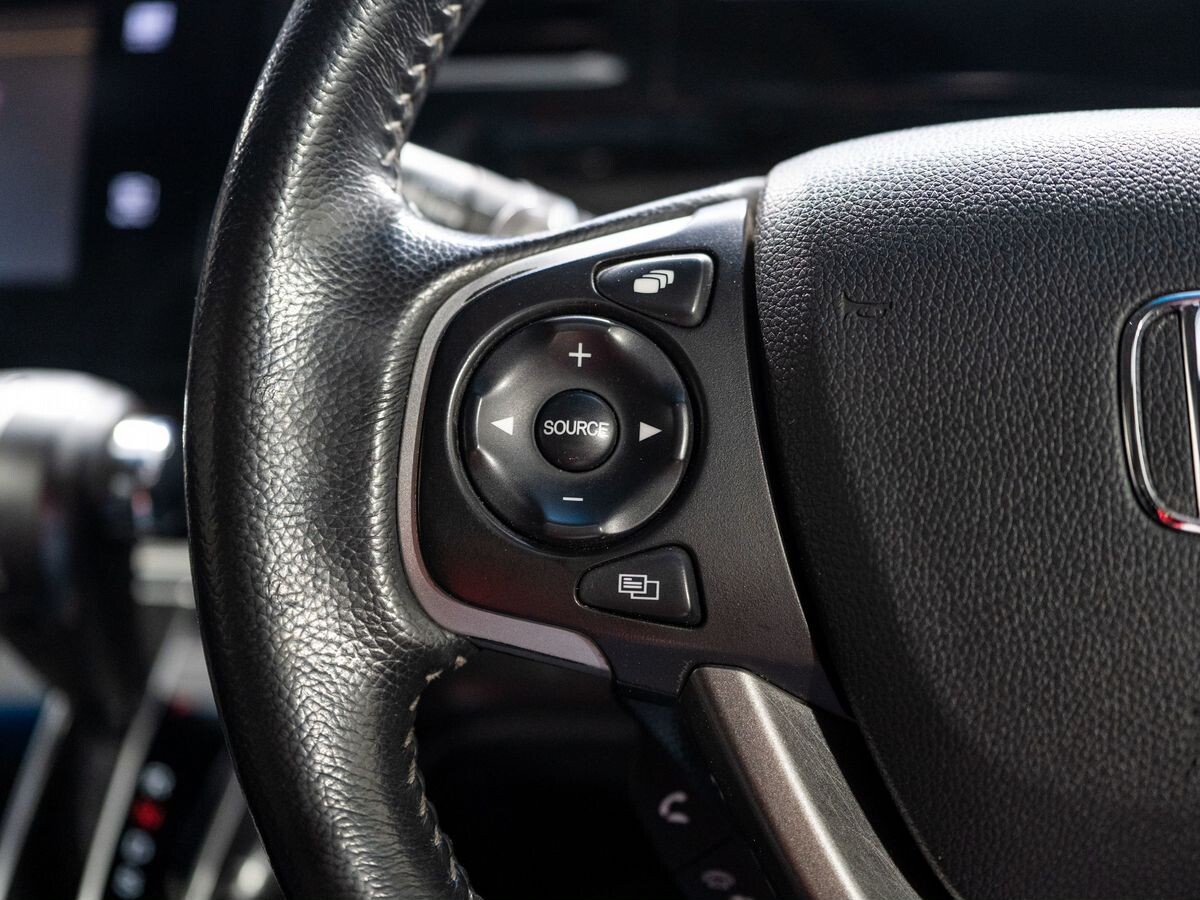 Honda Stepwgn 2015 - фото автомобиля