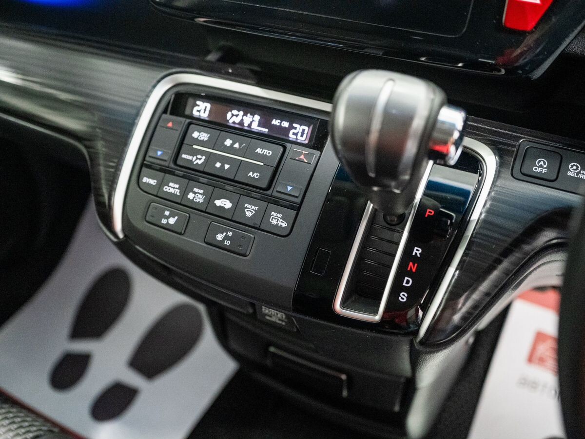 Honda Stepwgn 2015 - фото автомобиля