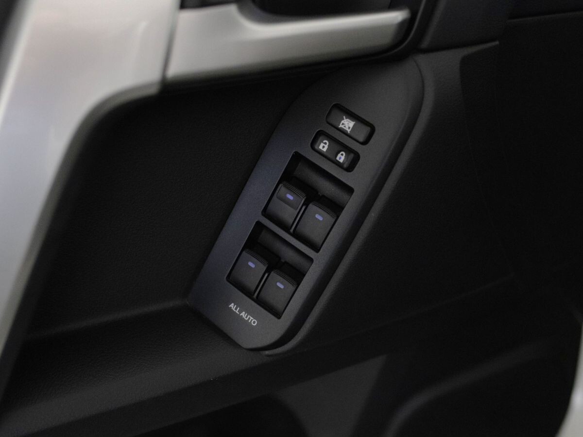 Toyota Land Cruiser Prado 2021 - фото автомобиля