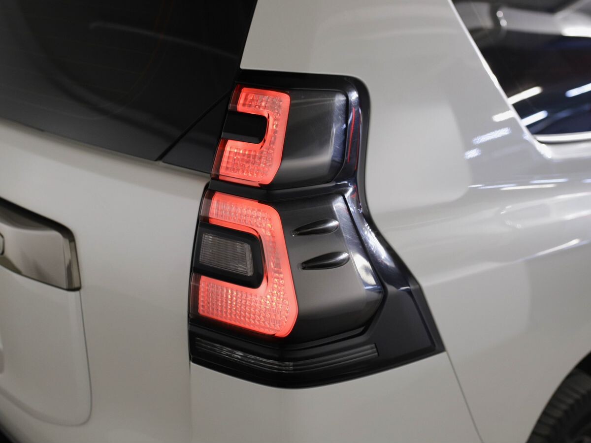 Toyota Land Cruiser Prado 2021 - фото автомобиля